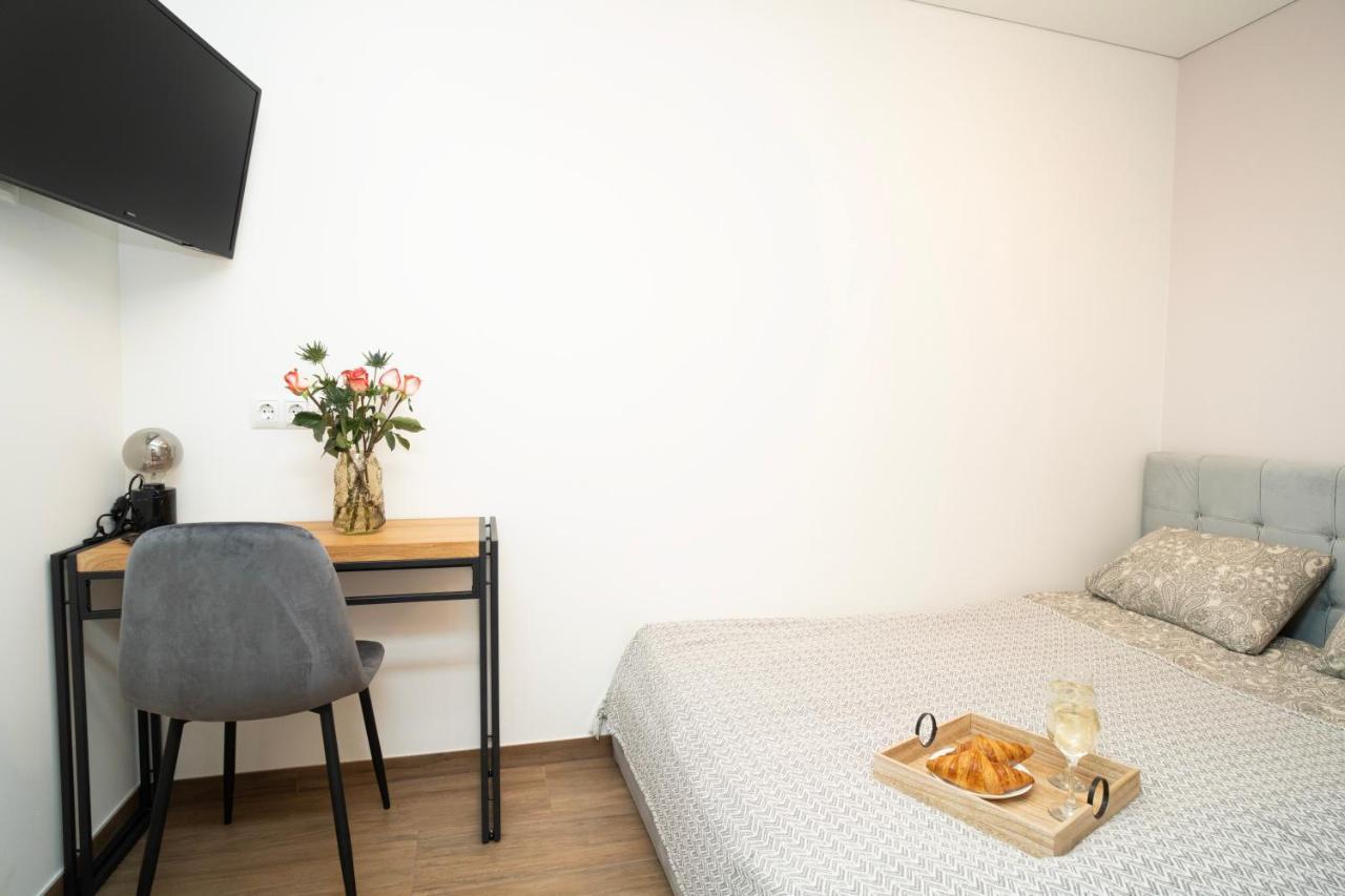 Downhill Apartment On The Groundfloor Kaunas Exteriör bild